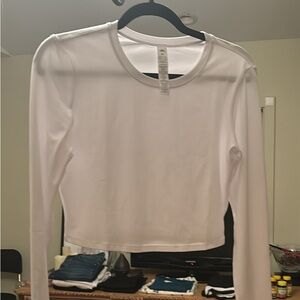 Alo Yoga cropped white shirt